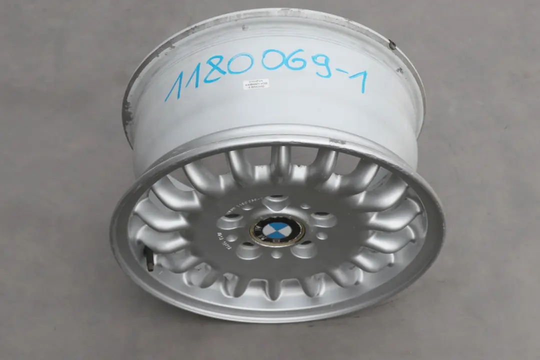 Reihe E36 Alu Felge 15" 7J Sports Speichen-Design 13 für BMW 3 Z3 mit Teilenummer 1180069 BMW 3 Z3 Reihe E36 Alu Felge 15" 7J Sports Speichen-Design 13 - SKU 1180069-1 - Teilenummer 1180069