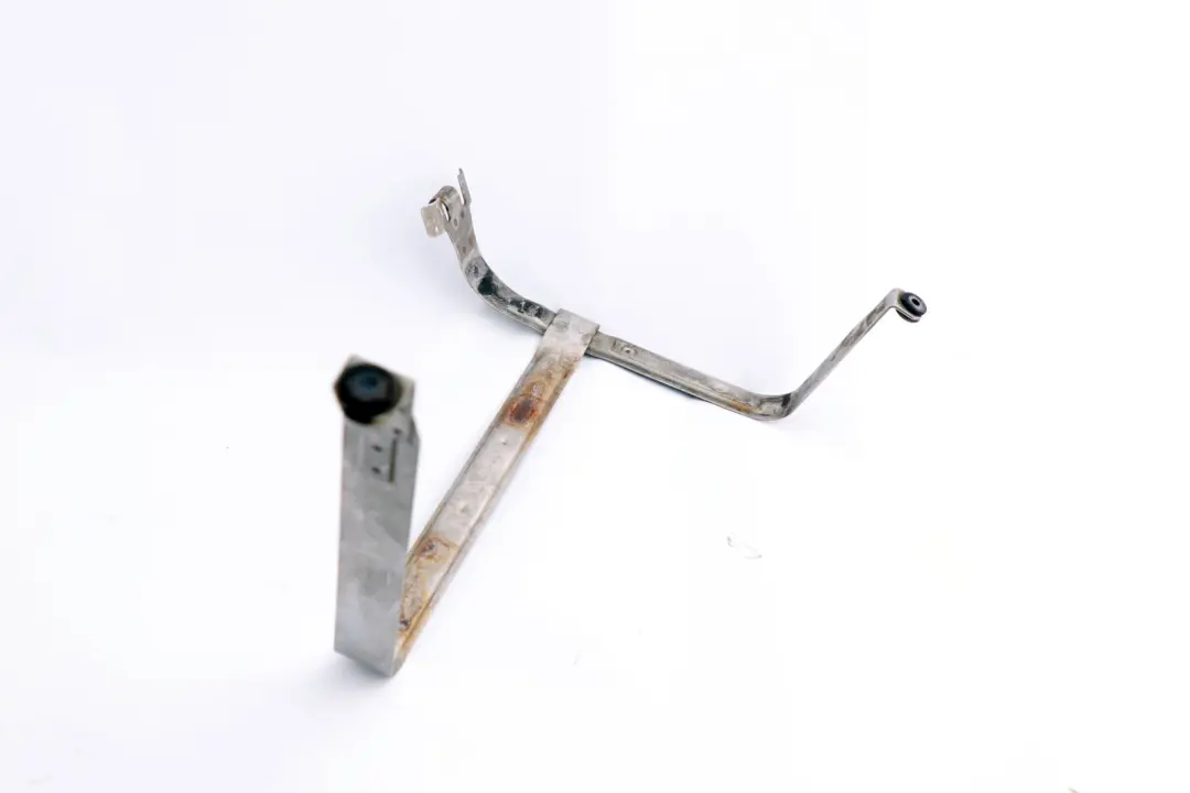 Cinghia Fissaggio SX Serbatoio Carburante 1611 per BMW X5 E53 con numero di parte 16111184542 BMW X5 E53 Cinghia Fissaggio SX Serbatoio Carburante 1611 - SKU 1184542 - Numero di parte 16111184542