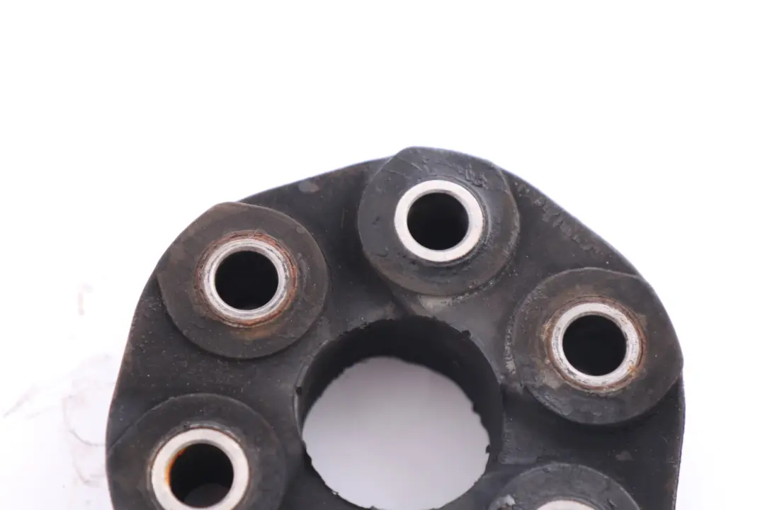 giunto universale albero di trasmissione in gomma per BMW E39 E46 E85 con numero di parte 1227410 BMW E39 E46 E85 giunto universale albero di trasmissione in gomma - SKU 1227410 - Numero di parte 1227410