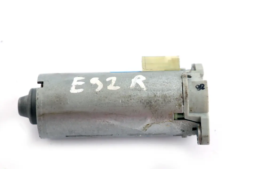 BMW E92 Motore regolazione sedile anteriore destro 0 130 002 630 - SKU 130002630 - Numero di parte 0130002630