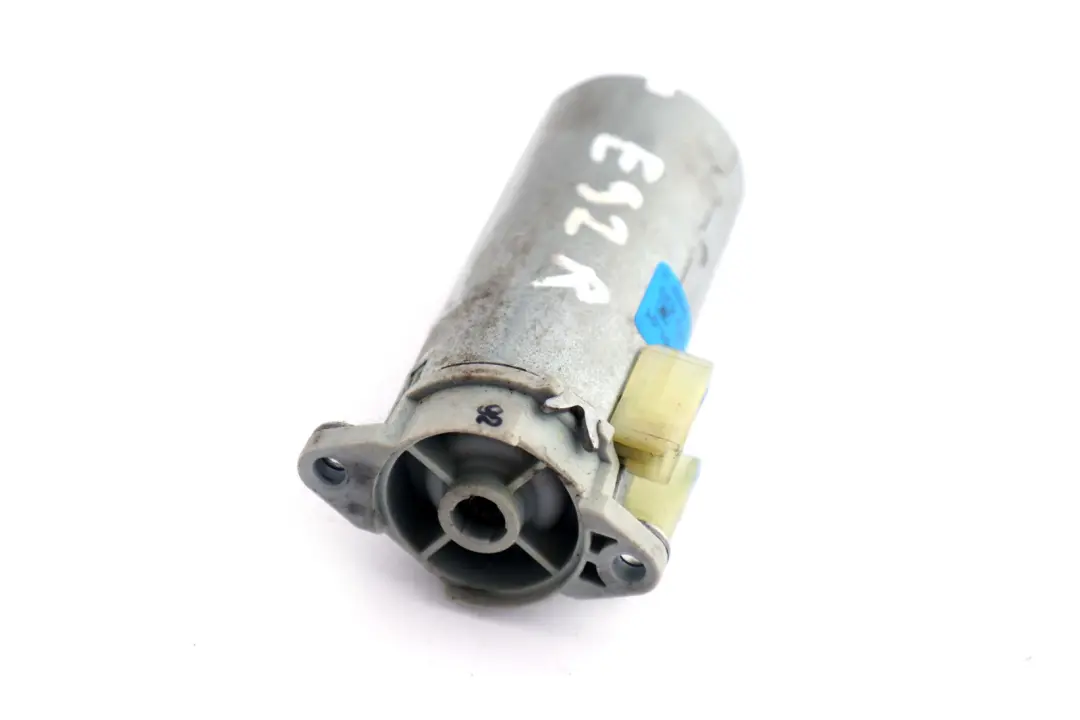 BMW E92 Motore regolazione sedile anteriore destro 0 130 002 630 - SKU 130002630 - Numero di parte 0130002630