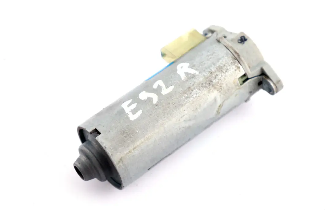 BMW E92 Motore regolazione sedile anteriore destro 0 130 002 630 - SKU 130002630 - Numero di parte 0130002630