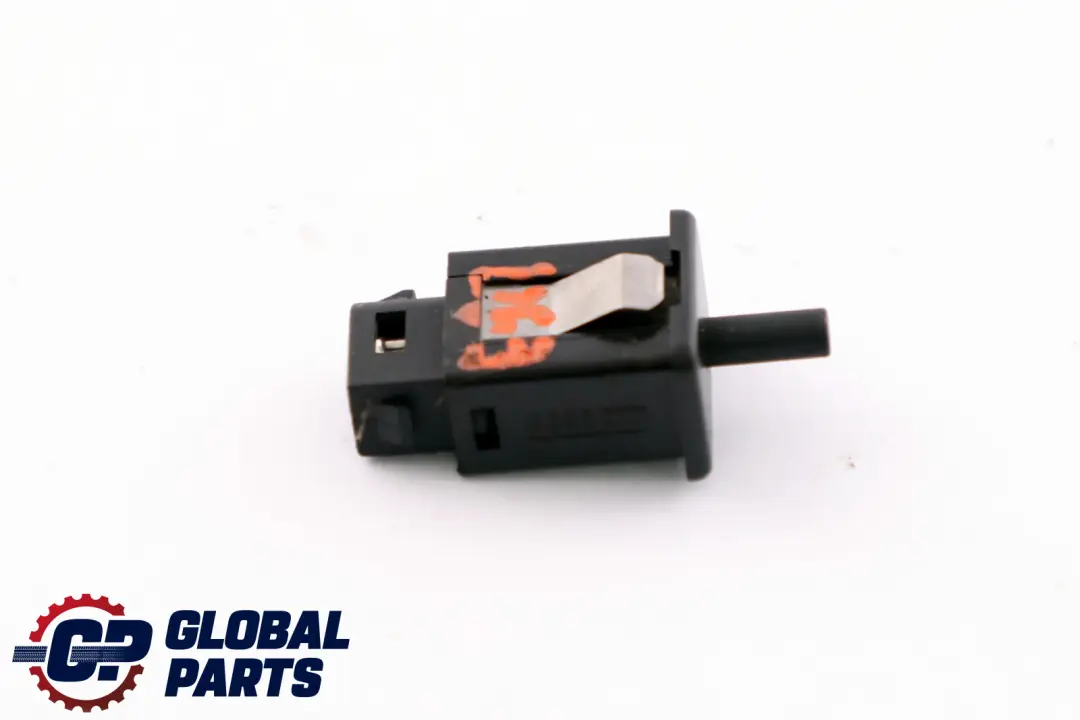  BMW1 E39 E46 E60 E61 E83 E90 E91 Interruptor Luz Guantera - SKU 1388277 - Número de pieza 1388277