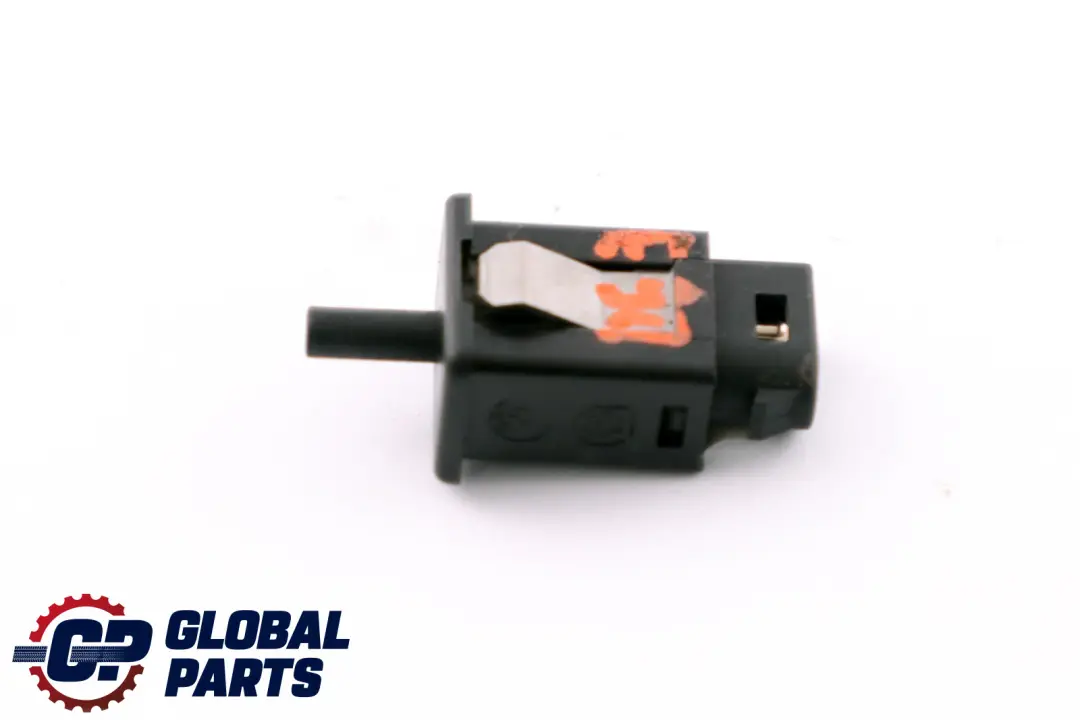  BMW1 E39 E46 E60 E61 E83 E90 E91 Interruptor Luz Guantera - SKU 1388277 - Número de pieza 1388277