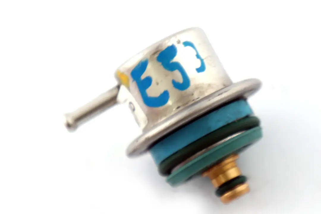 Regulateur de Pression Carburant pour BMW 5 7 X5 E34 E38 E39 E53 à propos du numéro de pièce 1436110 BMW 5 7 X5 E34 E38 E39 E53 Regulateur de Pression Carburant - SKU 1436110 - Numéro de pièce 1436110