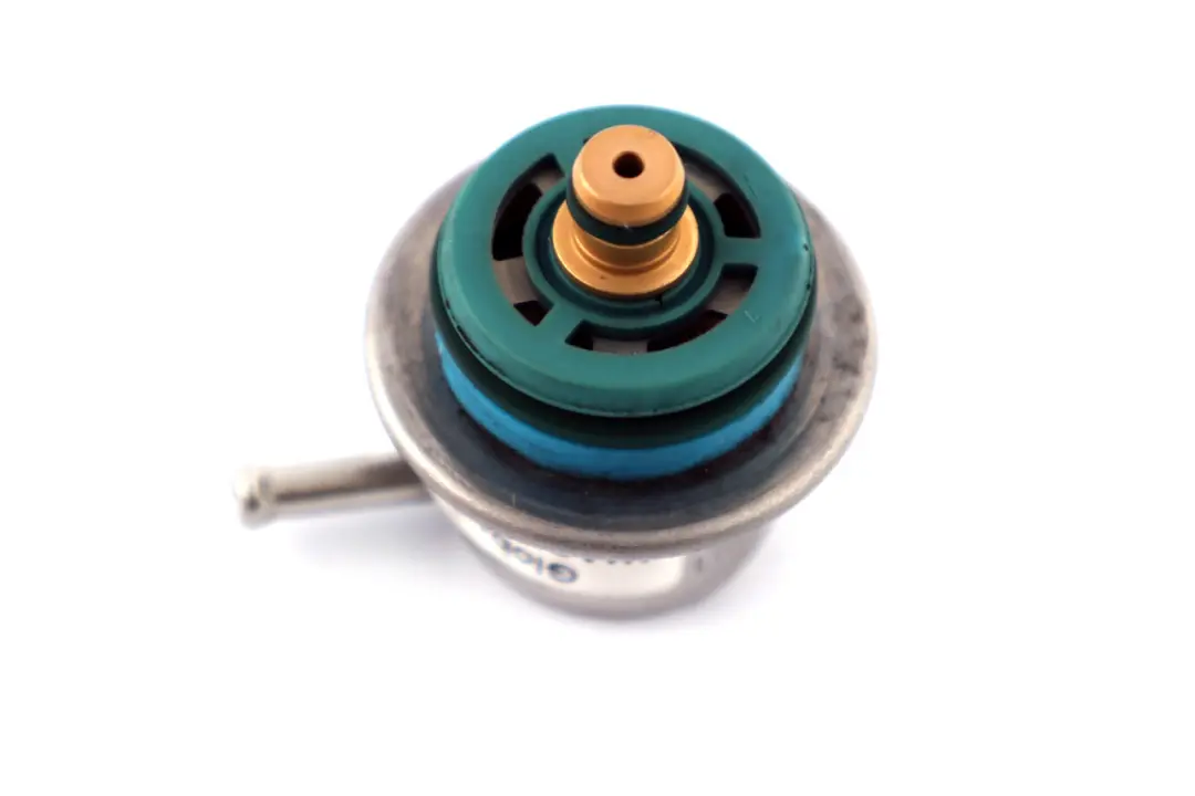 Sensor Regulador Presion Rail Combustible para BMW 5 7 E34 E38 E39 E53 con número de pieza 1436110 BMW 5 7 E34 E38 E39 E53 Sensor Regulador Presion Rail Combustible - SKU 1436110 - Número de pieza 1436110