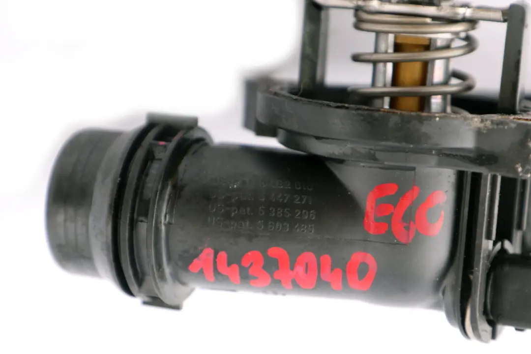 Alloggiamento Termostato Refrigerante per BMW E39 E46 E60 E65 E53 E83 E36 con numero di parte 1437040 BMW E39 E46 E60 E65 E53 E83 E36 Alloggiamento Termostato Refrigerante - SKU 1437040 - Numero di parte 1437040
