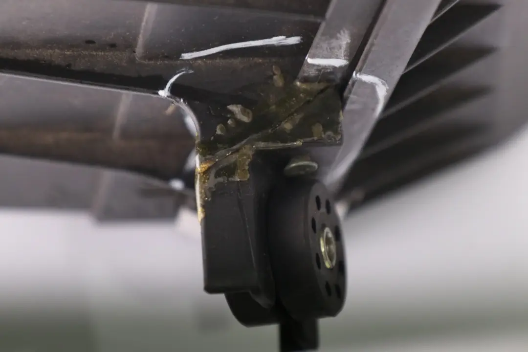 4.4i Air Filter Box to BMW E53 Series X5 with Part number 1437112 BMW E53 Series X5 4.4i Air Filter Box - SKU 1437112 - Part number 1437112