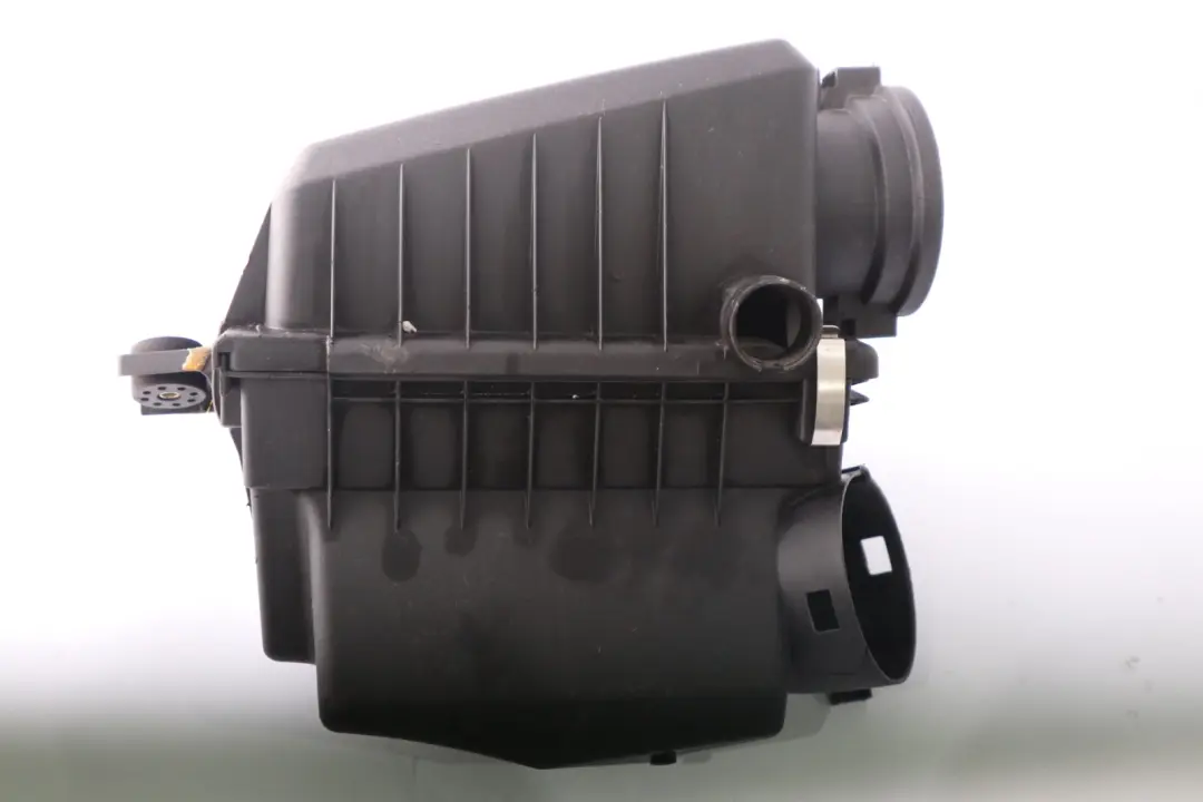 4.4i Air Filter Box to BMW E53 Series X5 with Part number 1437112 BMW E53 Series X5 4.4i Air Filter Box - SKU 1437112 - Part number 1437112