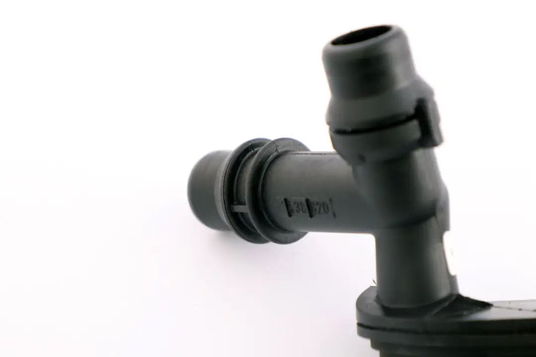 Raccord brid raccordemen réservoir liquide refroidissement pour BMW E53 3.0 d à propos du numéro de pièce 1438820 BMW E53 3.0 d Raccord brid raccordemen réservoir liquide refroidissement - SKU 1438820 - Numéro de pièce 1438820