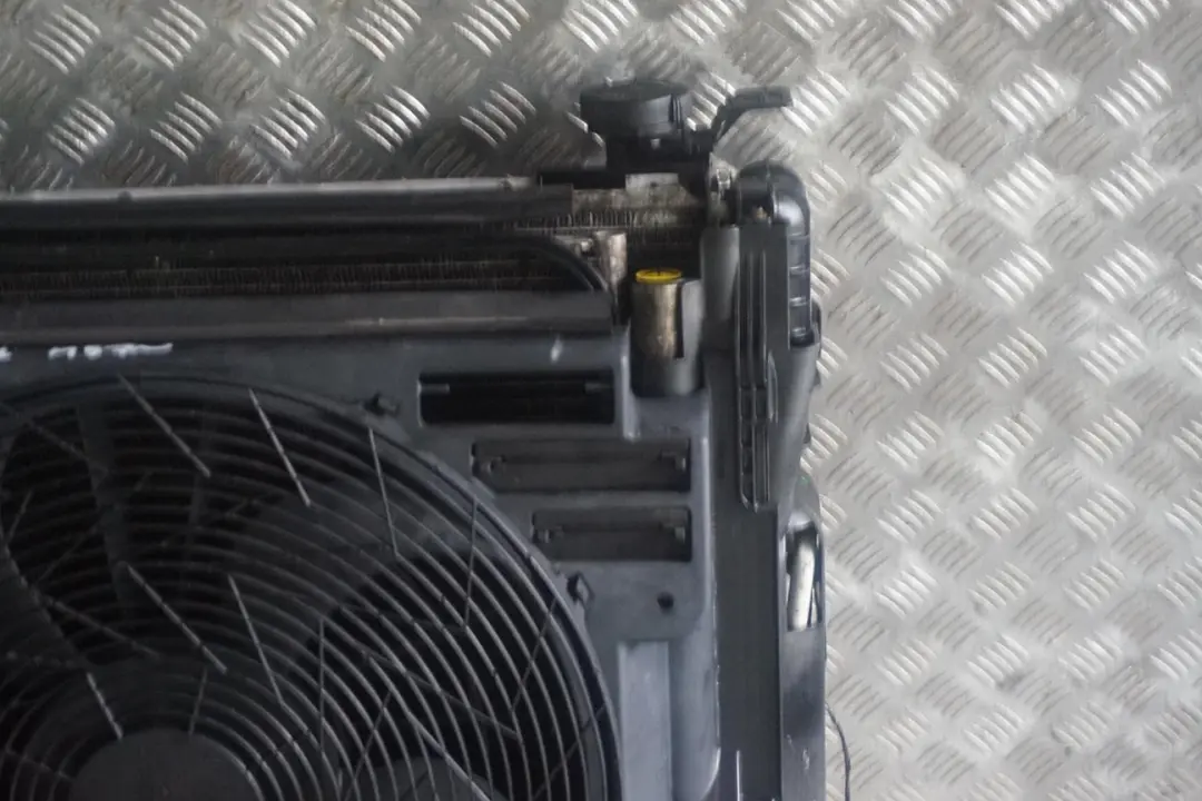 BMW X5 E53 3.0d M57N Radiateur Pack Fan Shroud Automatique - SKU 1439101-1 - Numéro de pièce 1439101