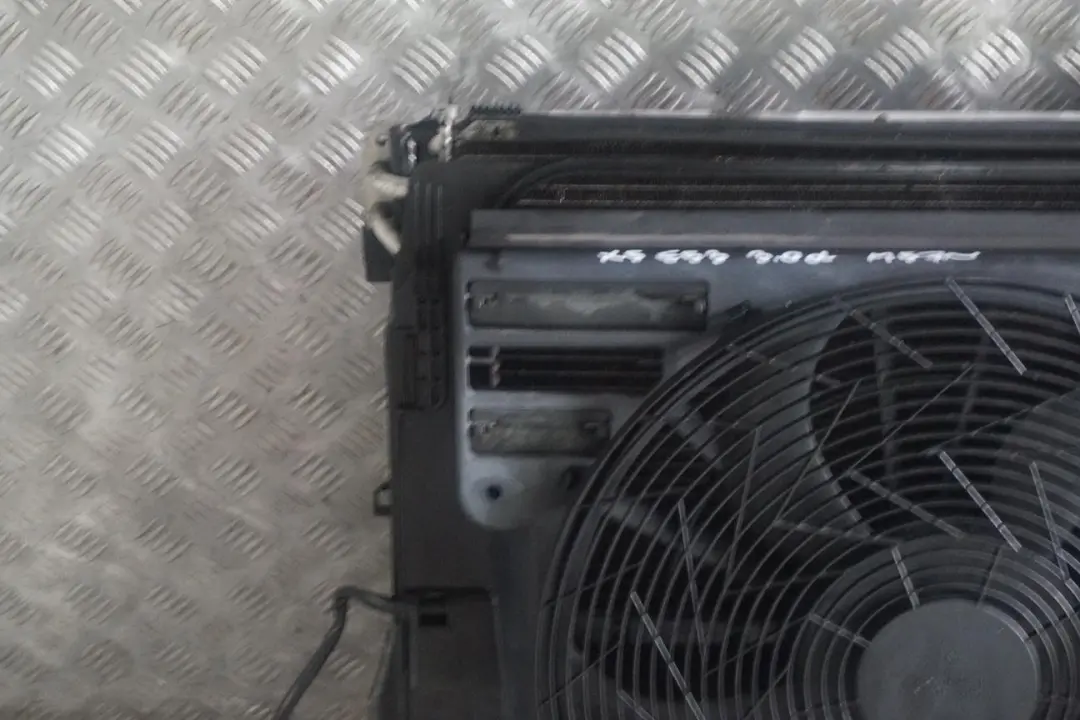 M57N Radiador Pack Fan Shroud Automatico para BMW E53 3.0d con número de pieza 1439101 BMW E53 3.0d M57N Radiador Pack Fan Shroud Automatico - SKU 1439101-1 - Número de pieza 1439101