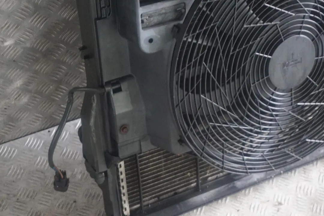 BMW X5 E53 3.0d M57N Radiateur Pack Fan Shroud Automatique - SKU 1439101-1 - Numéro de pièce 1439101
