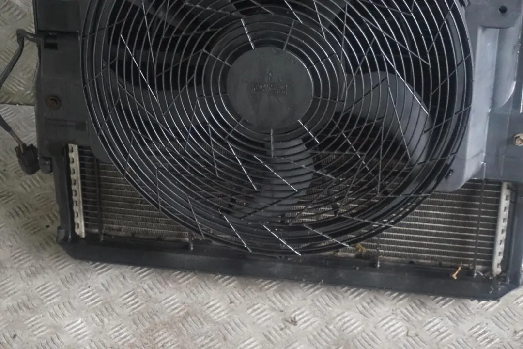 M57N Radiador Pack Fan Shroud Automatico para BMW E53 3.0d con número de pieza 1439101 BMW E53 3.0d M57N Radiador Pack Fan Shroud Automatico - SKU 1439101-1 - Número de pieza 1439101