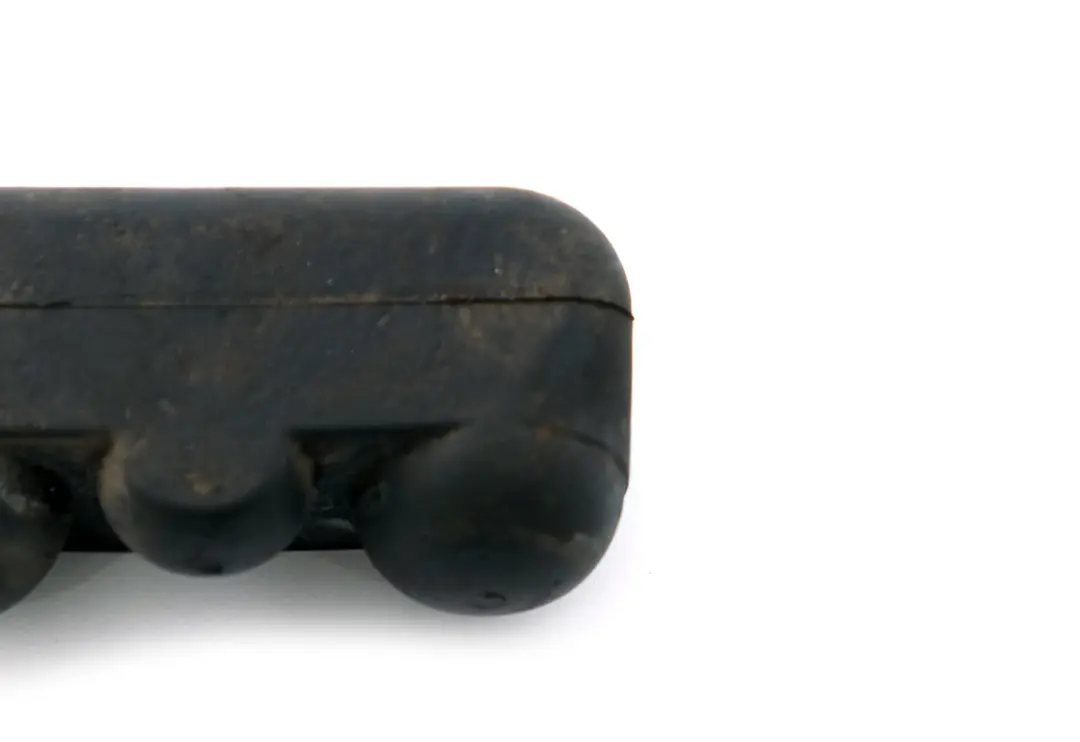 piezas De montaje De goma para el radiador para BMW X5 E53 E65 E66 E67 con número de pieza 1439113 BMW X5 E53 E65 E66 E67 piezas De montaje De goma para el radiador - SKU 1439113 - Número de pieza 1439113