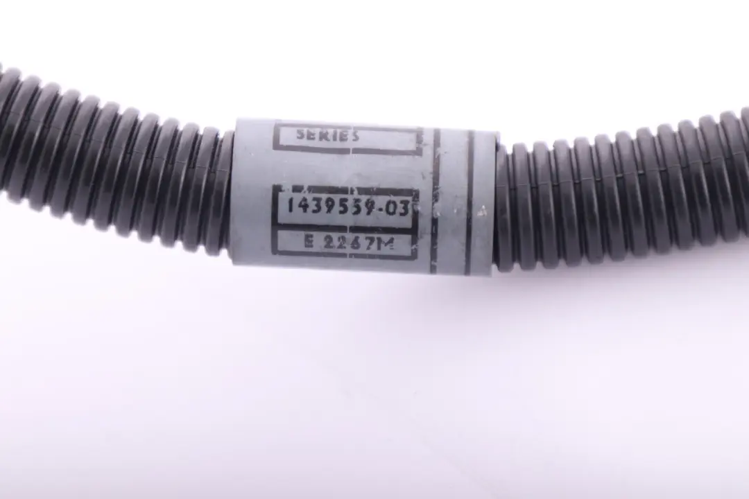 Cable De La bateria mas polo para BMW X5 E53 con número de pieza 1439559 BMW X5 E53 Cable De La bateria mas polo - SKU 1439559 - Número de pieza 1439559