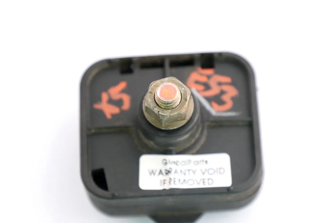 Tapa Embellecedor Base B Terminal Positivo Bateria para BMW X5 E53 con número de pieza 1439677 BMW X5 E53 Tapa Embellecedor Base B Terminal Positivo Bateria - SKU 1439677-1 - Número de pieza 1439677