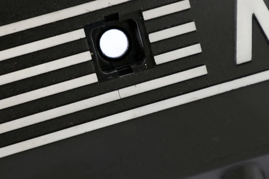 Fila E39 E53 Motore Coperchio Della Testata Copertura SX per BMW X5 con numero di parte 1702857 BMW X5 Fila E39 E53 Motore Coperchio Della Testata Copertura SX - SKU 1702857 - Numero di parte 1702857