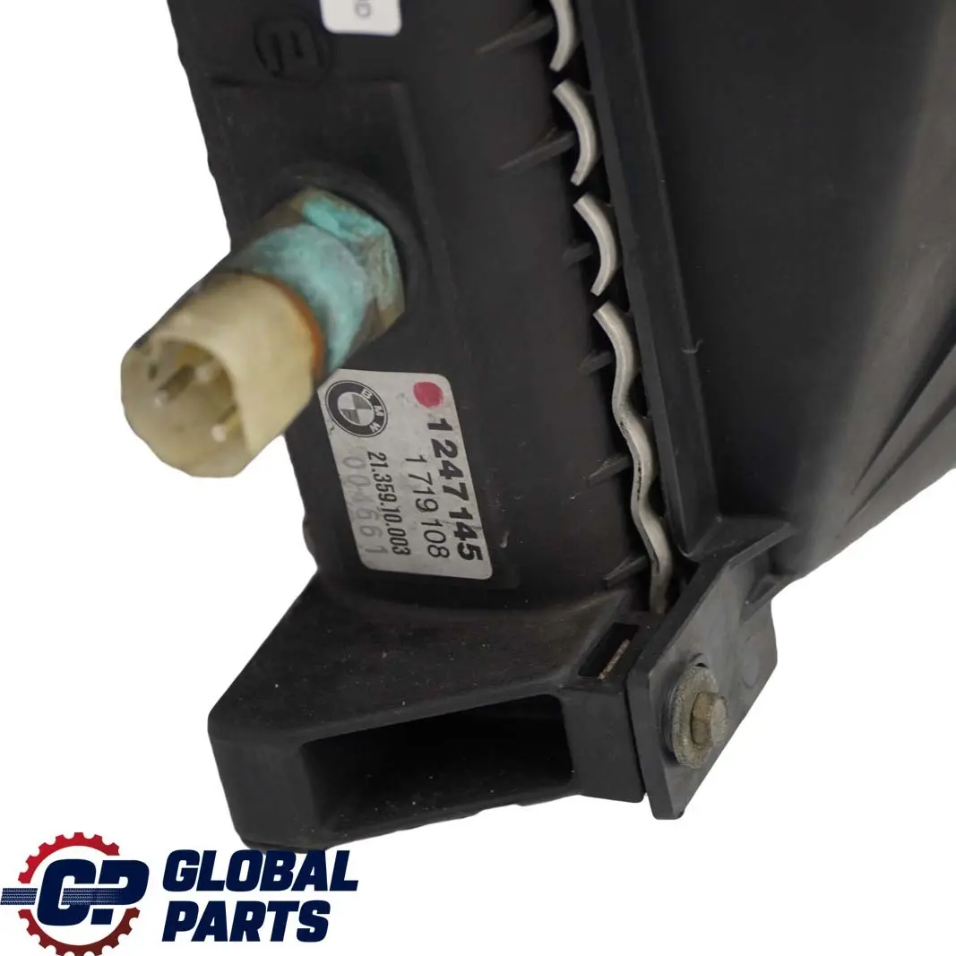 Chauffage K?hmittelkuhler Refroidisseur Radiator 1247145 BMW E36 316i 318i 318is - SKU 1723067 - Numéro de pièce 1723067