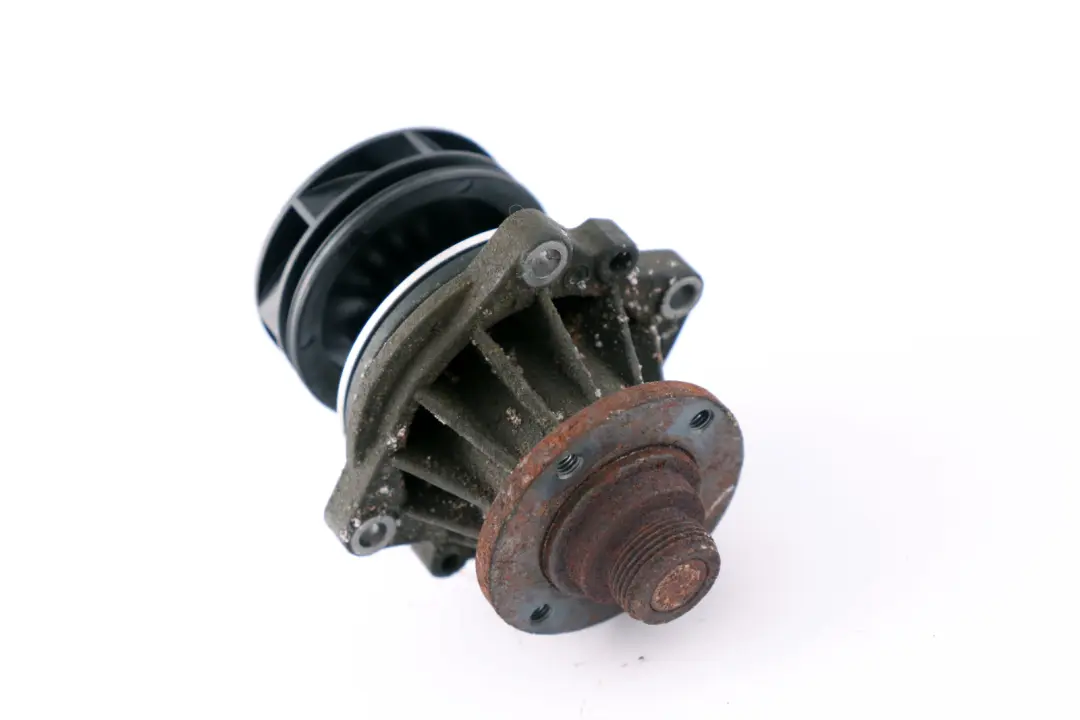 Kühlmittelpumpe, mechanisch BMW E38 E39 E46 E53 E60 E61 E65 E66 E83 E85 Z3 - SKU 1731741 - Teilenummer 1731741