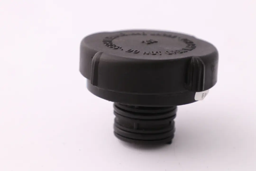 Tappo Radiatore per BMW E39 E46 E60 E61 E65 E53 E83 con numero di parte 1742231 BMW E39 E46 E60 E61 E65 E53 E83 Tappo Radiatore - SKU 1742231 - Numero di parte 1742231