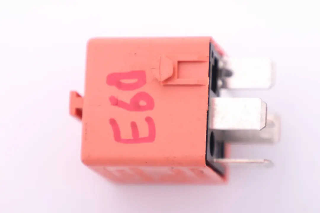 Relais De Contact Rouge Saumon pour BMW E60 E63 E87 E90 à propos du numéro de pièce 1742690 BMW E60 E63 E87 E90 Relais De Contact Rouge Saumon - SKU 1742690 - Numéro de pièce 1742690