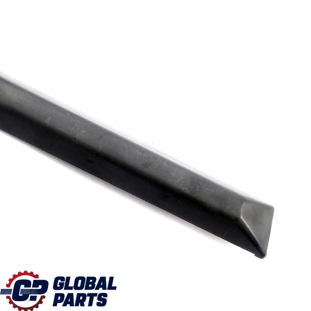 Moldura Guardabarros Delantero Izquierdo Negro para BMW E36 con número de pieza 1960729 BMW E36 Moldura Guardabarros Delantero Izquierdo Negro - SKU 1960729 - Número de pieza 1960729