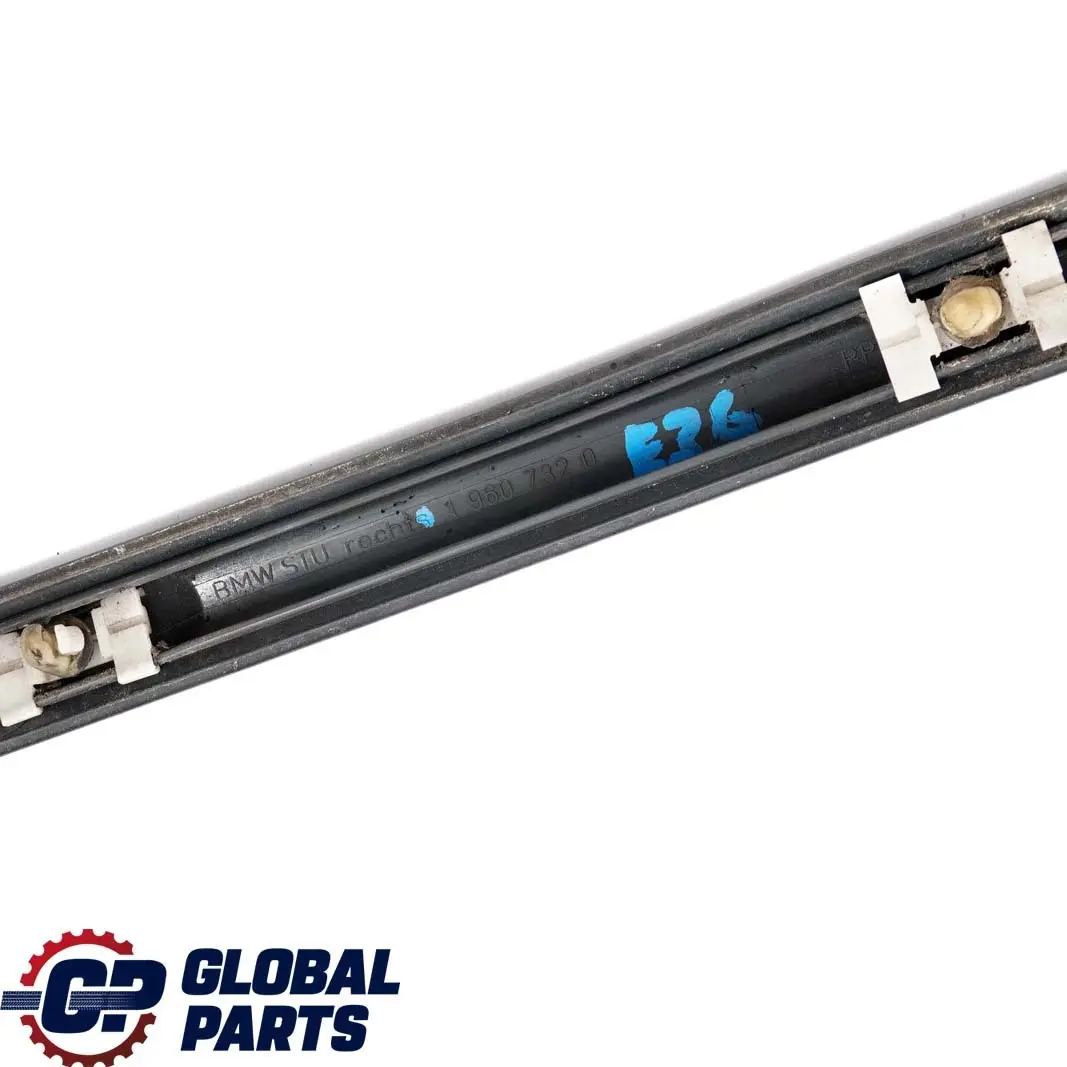 BMW E36 Berlina Touring Delantero Derecho Puerta Exterior Moldura Tira Cubierta - SKU 1960732 - Número de pieza 1960732