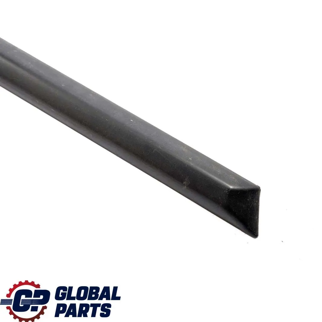 Posteriore Destra Porta Striscia Rivestimento Modanatura Esterna per BMW E36 con numero di parte 1960734 BMW E36 Posteriore Destra Porta Striscia Rivestimento Modanatura Esterna - SKU 1960734 - Numero di parte 1960734