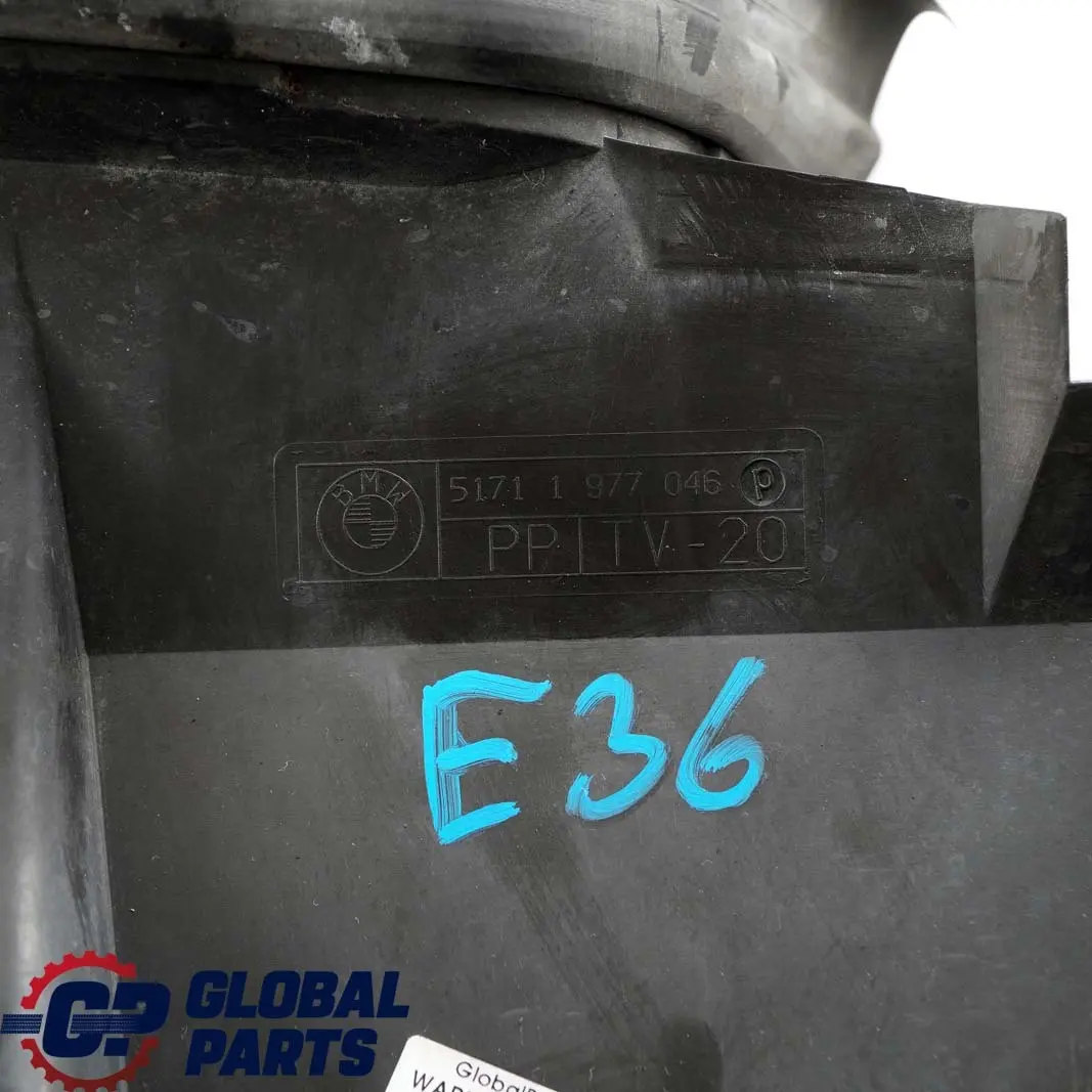 Benzina Supporto Per Condotto Aria Radiatore Centrale Anteriore per BMW E36 con numero di parte 1977046 BMW E36 Benzina Supporto Per Condotto Aria Radiatore Centrale Anteriore - SKU 1977046 - Numero di parte 1977046