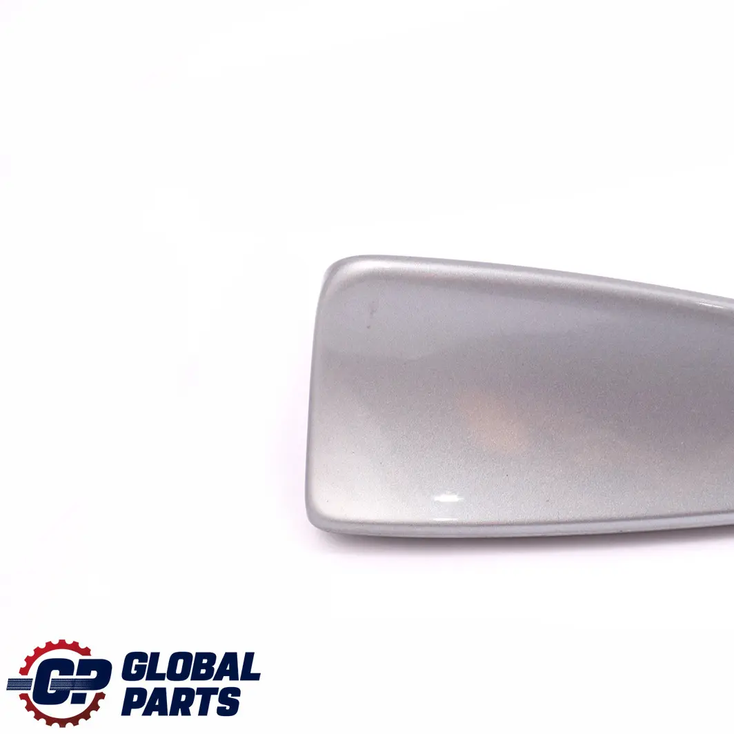 Antenna pinna squalo sul tetto Grigio Silbergrau - A08 per BMW X3 E83 con numero di parte 2147431 BMW X3 E83 Antenna pinna squalo sul tetto Grigio Silbergrau - A08 - SKU 2147431-SBG - Numero di parte 2147431