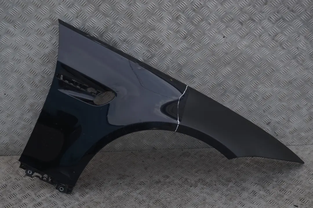 Seitenwand vorne rechts Kotflügel Jerezschwarz Schwarz - A73 für BMW 3 E92 E93 M3 mit Teilenummer 2155922 BMW 3 E92 E93 M3 Seitenwand vorne rechts Kotflügel Jerezschwarz Schwarz - A73 - SKU 2155908-JEREZ - Teilenummer 2155922