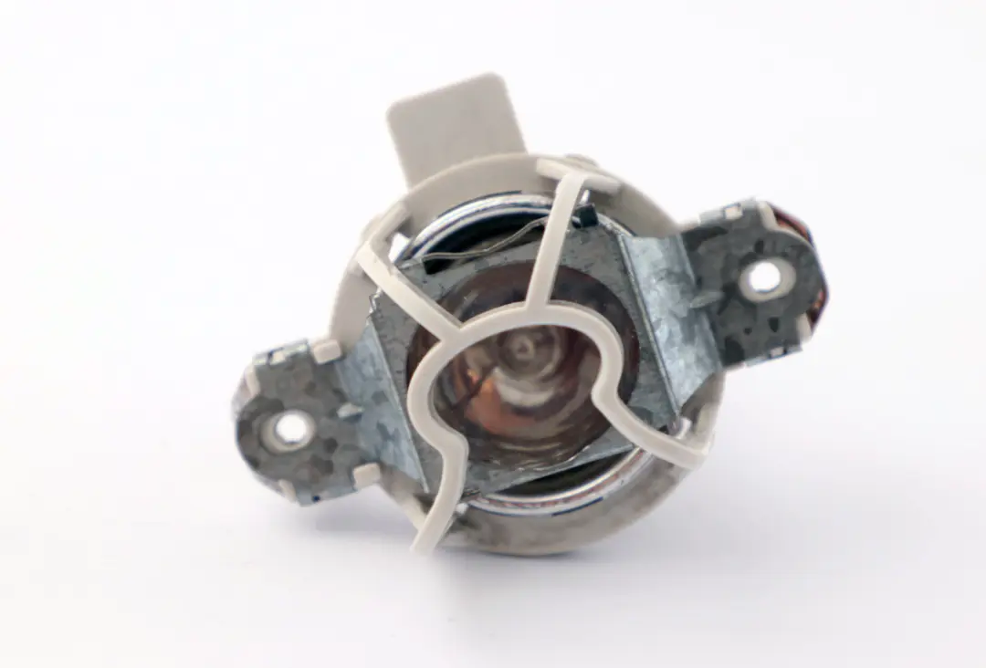 Lámpara de anillo para faro con casquillo VALEO para BMW 3 E90 E91 LCI con número de pieza 2179077 BMW 3 E90 E91 LCI Lámpara de anillo para faro con casquillo VALEO - SKU 2179077 - Número de pieza 2179077