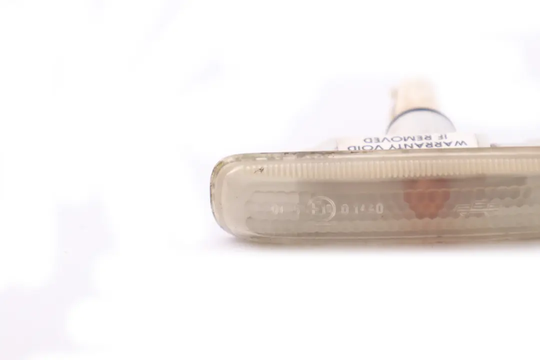 Prawy boczny kierunkowskaz biały do BMW E46 o numerze 2228592 BMW E46 Prawy boczny kierunkowskaz biały - SKU 2228592 - Numer Części 2228592