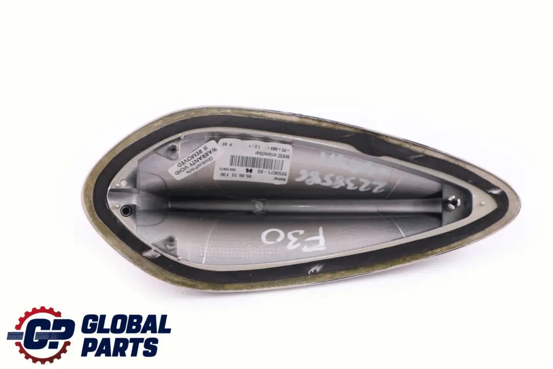 Leergehäuse Dachantenne Orionsilber Metallic 2238586 für BMW 2 3 4 er F22 F30 F32 mit Teilenummer 7269553 BMW 2 3 4 er F22 F30 F32 Leergehäuse Dachantenne Orionsilber Metallic 2238586 - SKU 2238586-ORION - Teilenummer 7269553