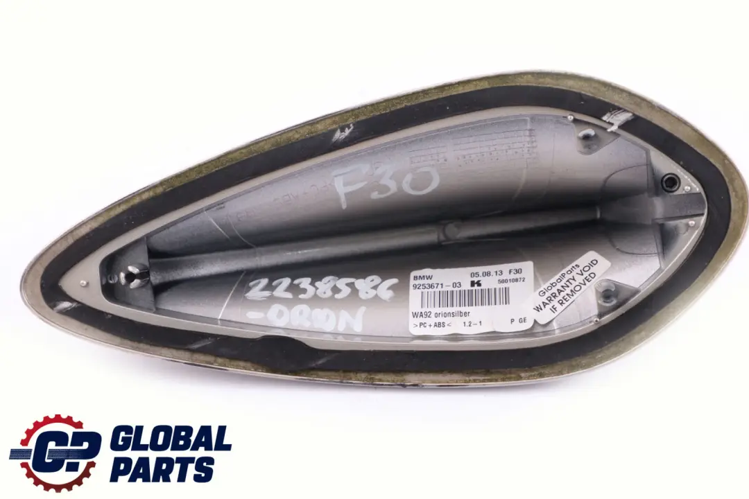 Leergehäuse Dachantenne Orionsilber Metallic 2238586 für BMW 2 3 4 er F22 F30 F32 mit Teilenummer 7269553 BMW 2 3 4 er F22 F30 F32 Leergehäuse Dachantenne Orionsilber Metallic 2238586 - SKU 2238586-ORION - Teilenummer 7269553