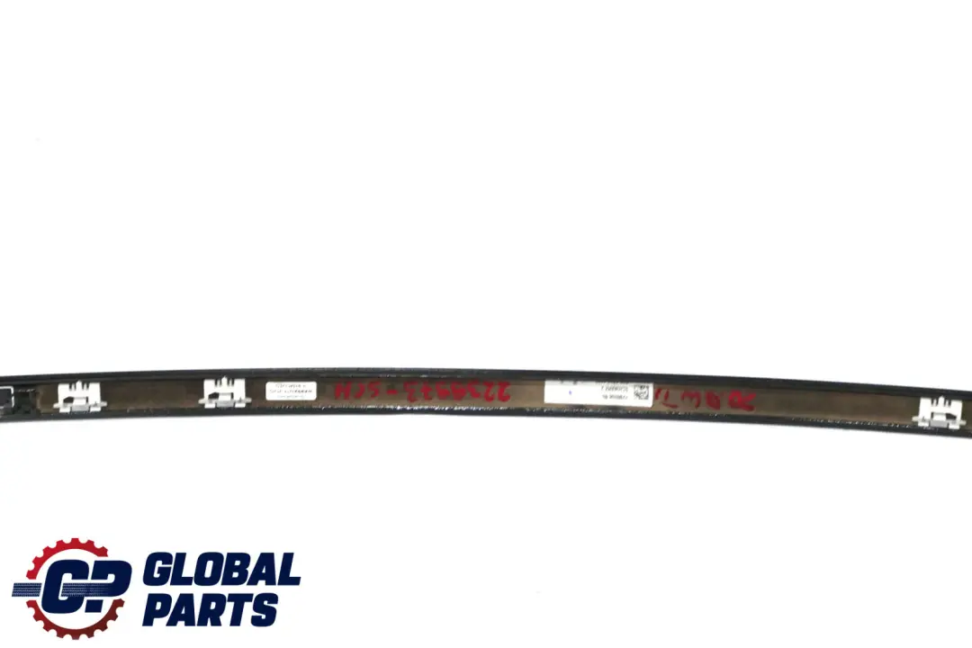 Modanatura tetto Ringhiera Grondaia Trim Destra Schwarz 2 - 668 per BMW F30 con numero di parte 2239973 BMW F30 Modanatura tetto Ringhiera Grondaia Trim Destra Schwarz 2 - 668 - SKU 2239973-SCH - Numero di parte 2239973