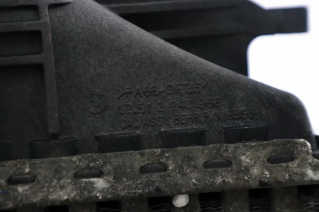 Reihe E53 M57 3.0d Intercooler Turbolader Ladeluftkühler für BMW X5 mit Teilenummer 2247966 BMW X5 Reihe E53 M57 3.0d Intercooler Turbolader Ladeluftkühler - SKU 2247966 - Teilenummer 2247966