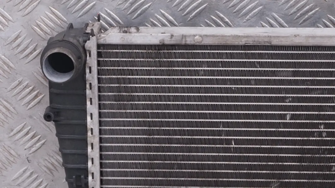 Radiador Refrigeración Motor Transmisión Manual para BMW X5 E53 3.0d 3.0i con número de pieza 1439099 BMW X5 E53 3.0d 3.0i Radiador Refrigeración Motor Transmisión Manual - SKU 2248723 - Número de pieza 1439099