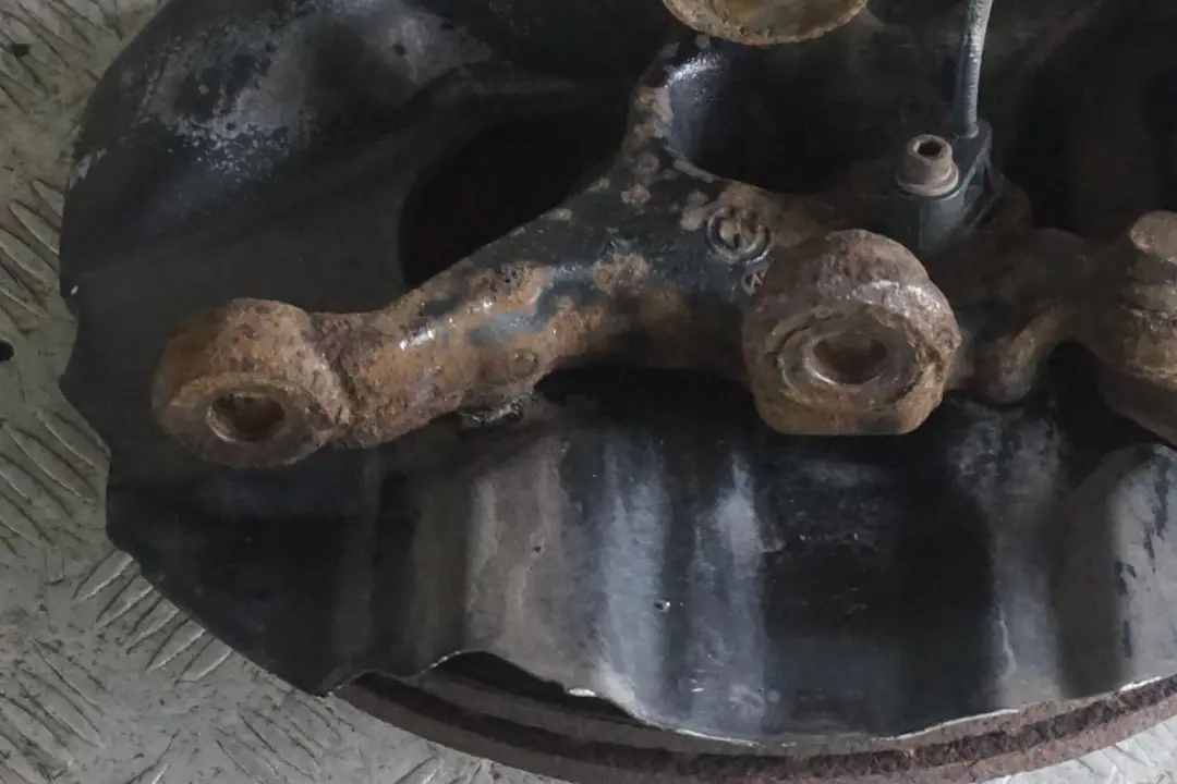 320Ci M54 M Sport Front Right O/S Suspension Leg Brake Disc to BMW 3 E46 Cabrio with Part number 2282102 BMW 3 E46 Cabrio 320Ci M54 M Sport Front Right O/S Suspension Leg Brake Disc - SKU 2282102 - Part number 2282102