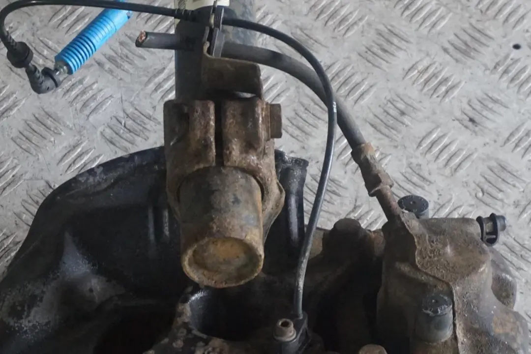 320Ci M54 M Sport Front Right O/S Suspension Leg Brake Disc to BMW 3 E46 Cabrio with Part number 2282102 BMW 3 E46 Cabrio 320Ci M54 M Sport Front Right O/S Suspension Leg Brake Disc - SKU 2282102 - Part number 2282102