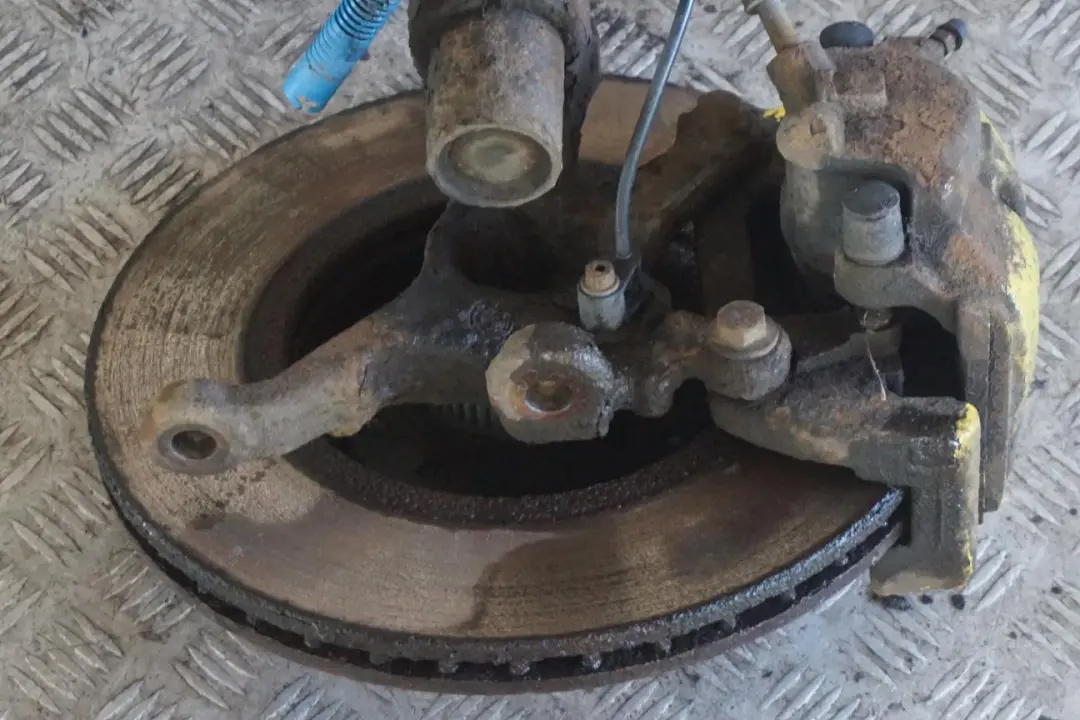 M57 M Sport Front Right O/S Suspension Leg Brake Disc to BMW 3 E46 Saloon 330d with Part number 2282460 BMW 3 E46 Saloon 330d M57 M Sport Front Right O/S Suspension Leg Brake Disc - SKU 2282460 - Part number 2282460