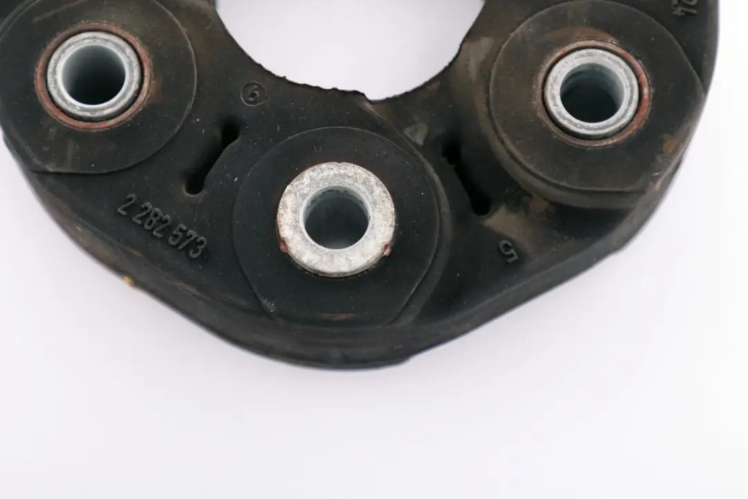 Przegub gumowy wału guma do BMW E60 E63 E90 E92 o numerze 2282573 BMW E60 E63 E90 E92 Przegub gumowy wału guma - SKU 2282573 - Numer Części 2282573