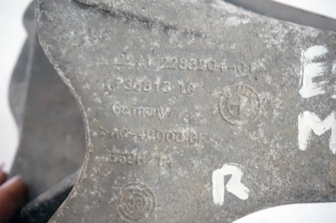 BMW E90 E91 E92 M3 S65 Wspornik Łapa Mocowanie Silnika Prawy Prawa - SKU 2283204 - Numer Części 2283204