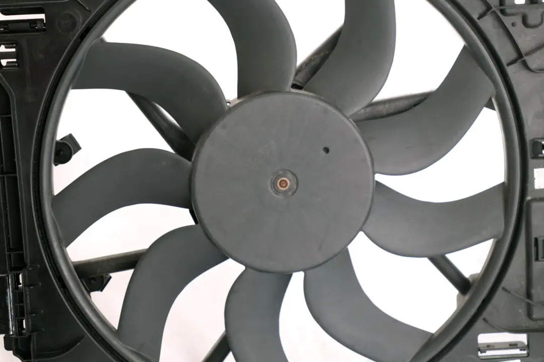  Boîtier Ventilateur Essence BMW F80 M3 F82 M4 Avec Ventilateur 850 W - SKU 2284887 - Numéro de pièce 2284887
