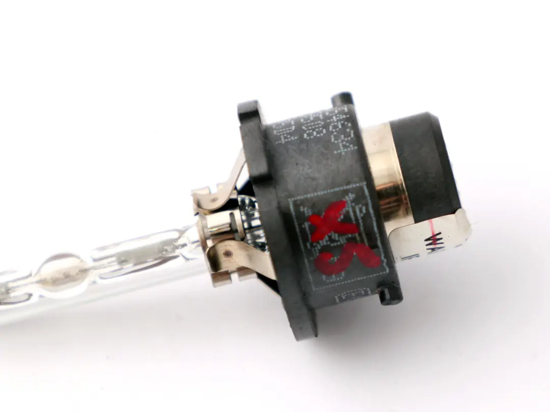Żarówka Xenon D2S 35W do BMW E46 X5 E53 E60 E65 o numerze 2338066 BMW E46 X5 E53 E60 E65 Żarówka Xenon D2S 35W - SKU 2338066 - Numer Części 2338066