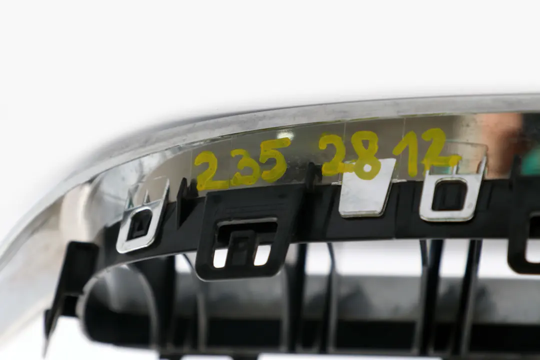 Grill Black High Gloss Right O/S Chrome to BMW 3 4 Series F80 M3 F82 M4 with Part number 2352812 BMW 3 4 Series F80 M3 F82 M4 Grill Black High Gloss Right O/S Chrome - SKU 2352812 - Part number 2352812