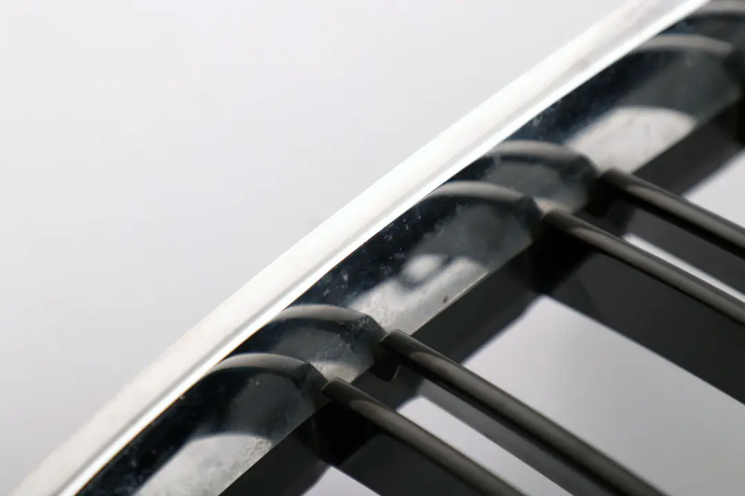 Grill Black High Gloss Right O/S Chrome to BMW 3 4 Series F80 M3 F82 M4 with Part number 2352812 BMW 3 4 Series F80 M3 F82 M4 Grill Black High Gloss Right O/S Chrome - SKU 2352812 - Part number 2352812