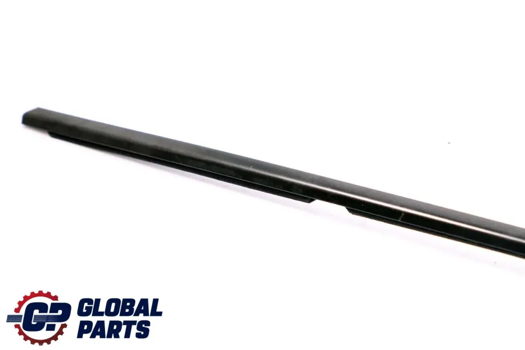 Front Right O/S Door Outer Weatherstrip High Gloss to BMW 3 Series E46 Saloon with Part number 2695286 BMW 3 Series E46 Saloon Front Right O/S Door Outer Weatherstrip High Gloss - SKU 2695286 - Part number 2695286