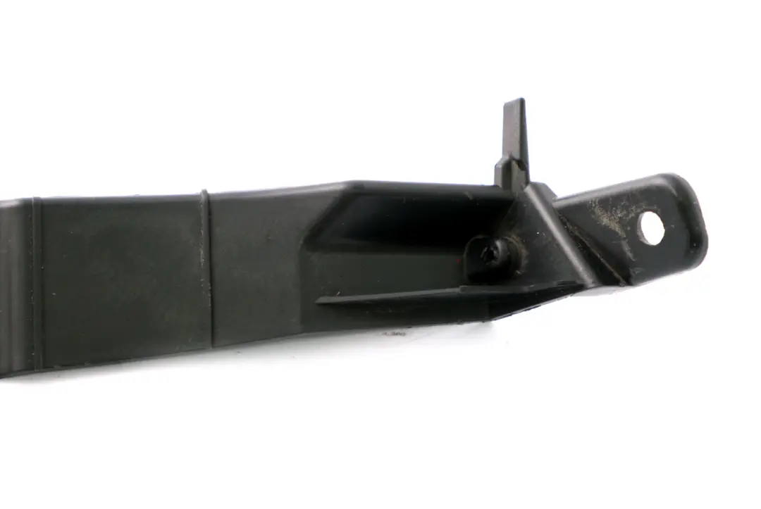 Soporte Parachoques Trasero Izquierdo Embellecedor para Mini R56 R57 R58 con número de pieza 2751303 Mini R56 R57 R58 Soporte Parachoques Trasero Izquierdo Embellecedor - SKU 2751303 - Número de pieza 2751303